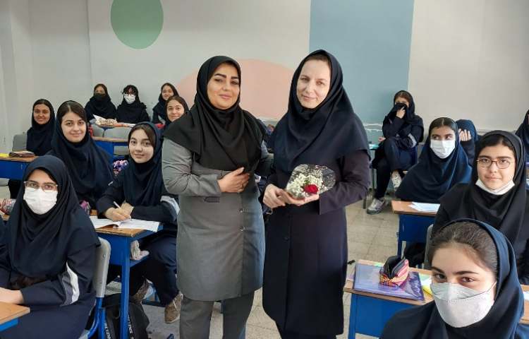 تقدیر ازپرسنل و معلمان گرامی به مناسبت روز معلم 3