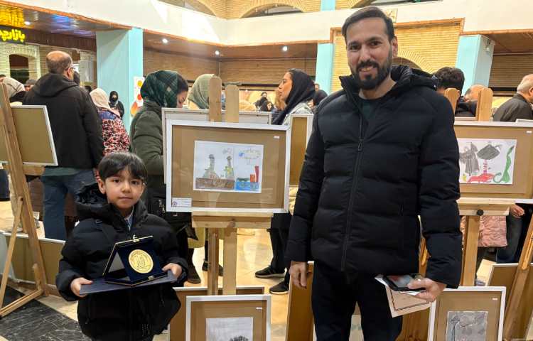 تقدیر از آثار منتخب نمایشگاه دو سالانه هنر 11