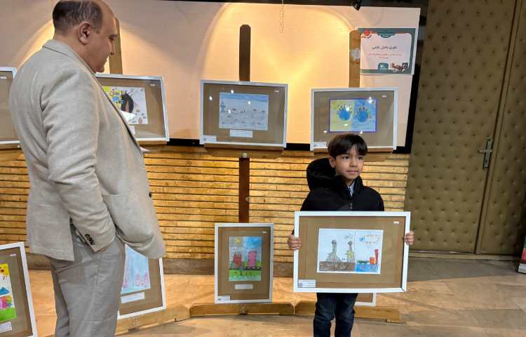 تقدیر از آثار منتخب نمایشگاه دو سالانه هنر 13