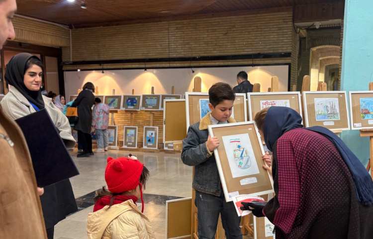 تقدیر از آثار منتخب نمایشگاه دو سالانه هنر 2