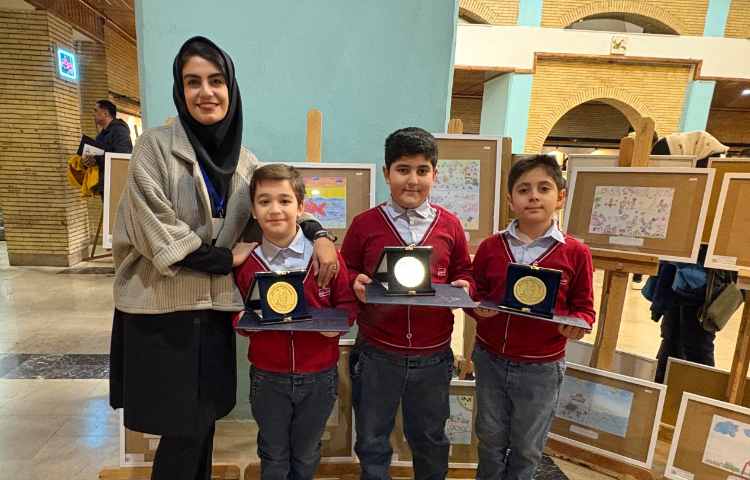 تقدیر از آثار منتخب نمایشگاه دو سالانه هنر 4