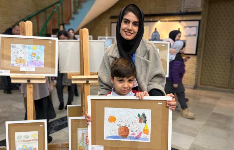 تقدیر از آثار منتخب نمایشگاه دو سالانه هنر 6