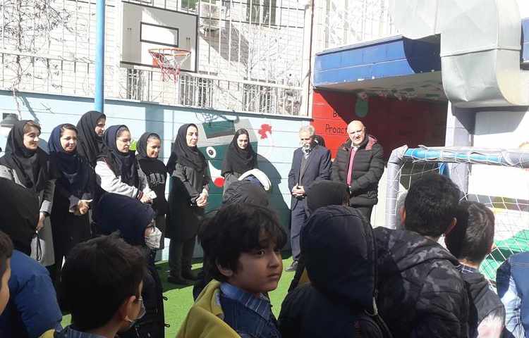 تقدیر از جناب پورافشار بمناسبت روز پدرتوسط مدیر عامل علوی جناب آقای مهندس عرب پور 2