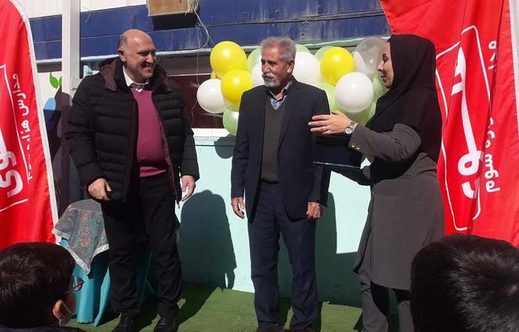 تقدیر از جناب پورافشار بمناسبت روز پدرتوسط مدیر عامل علوی جناب آقای مهندس عرب پور 5