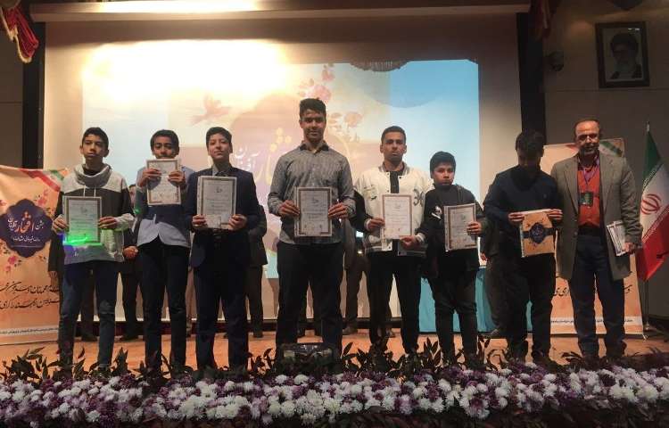 تقدیر از دانش‌آموزان برتر استان 1