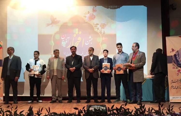 تقدیر از دانش‌آموزان برتر استان 3