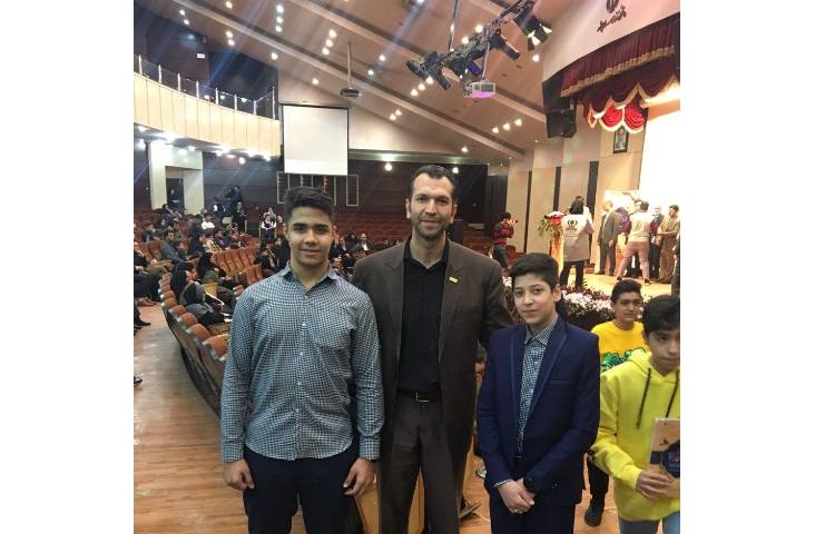 تقدیر از دانش‌آموزان برتر استان 4