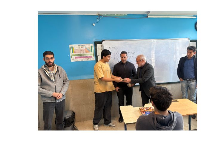 تقدیر از دانش آموز احمدی مقدم و دبیر محترم استاد کنی 2