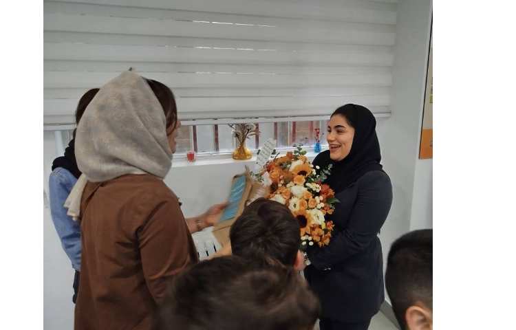 تقدیر از معلمین توسط والدین به مناسبت روز معلم 12