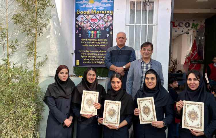 تقدیر از معلمین و تیم زبان به منظور انجام فعالیت‌های برتر و خلاقانه