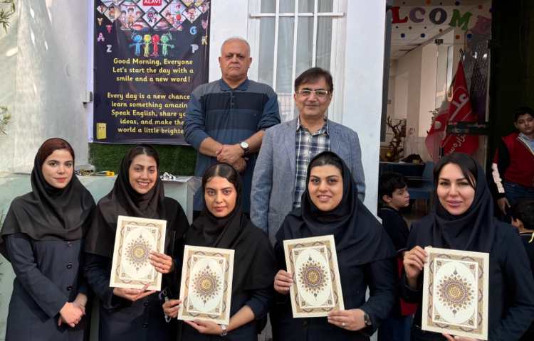 تقدیر از معلمین و تیم زبان به منظور انجام فعالیت‌های برتر و خلاقانه 2