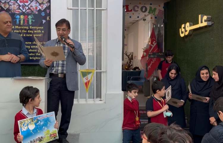 تقدیر از معلمین و تیم زبان به منظور انجام فعالیت‌های برتر و خلاقانه 5