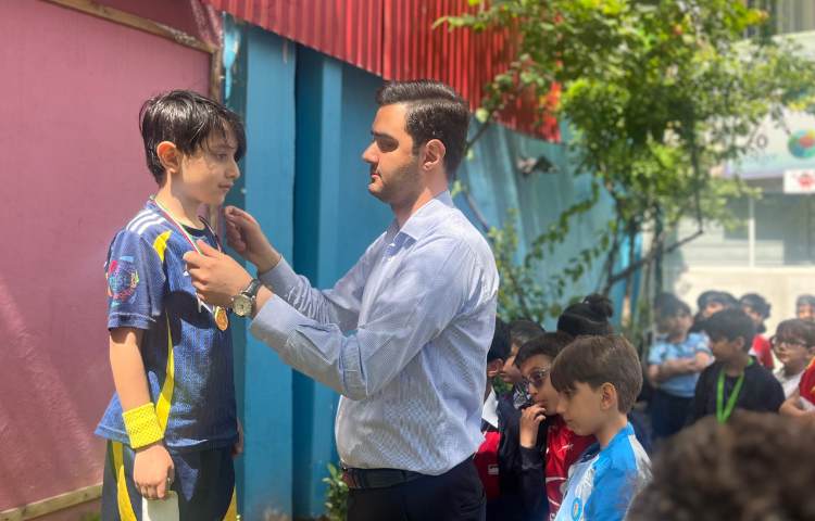 تقدیر از منتخبین مسابقات دارت بین مدارس علوی 1