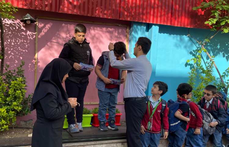 تقدیر از منتخبین مسابقات دارت بین مدارس علوی 8