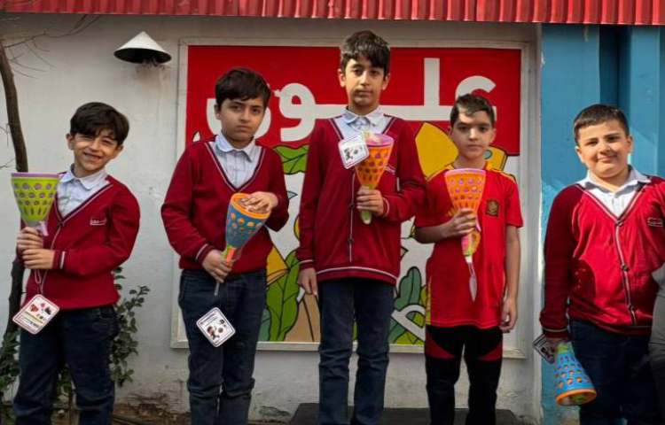 تقدیر از منتخبین مسابقات روزنامه دیواری انگلیسی بین شعب
