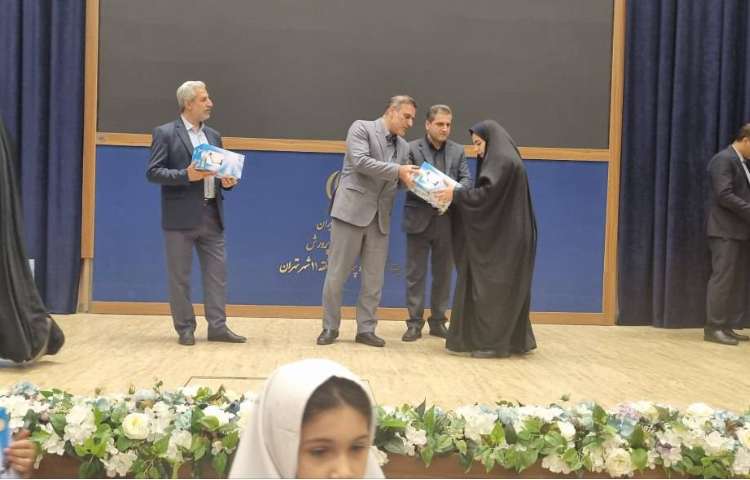 تقدیر از نفرات برتر قرآن و عترت و نوجوان سالم منطقه 11 2