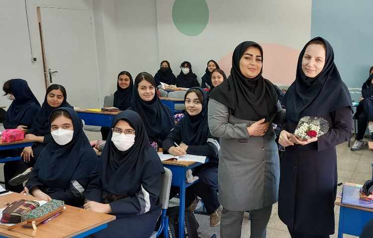 تقدیر از پرسنل و معلمان به مناسبت روز معلم 7