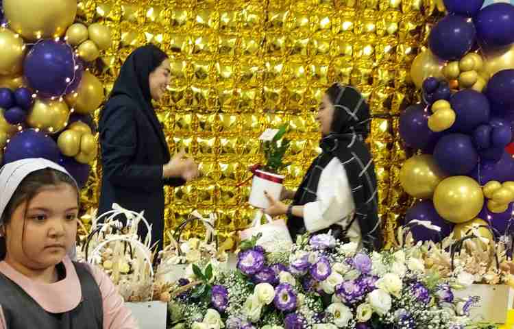 تقدیر اولیا از پرسنل مدرسه 12