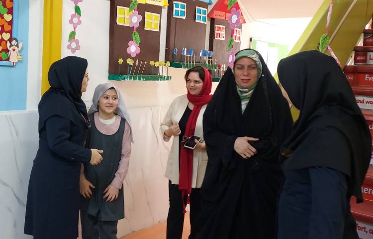 تقدیر اولیا از پرسنل مدرسه 2