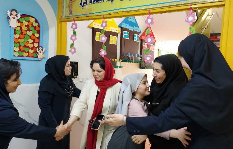 تقدیر اولیا از پرسنل مدرسه 3