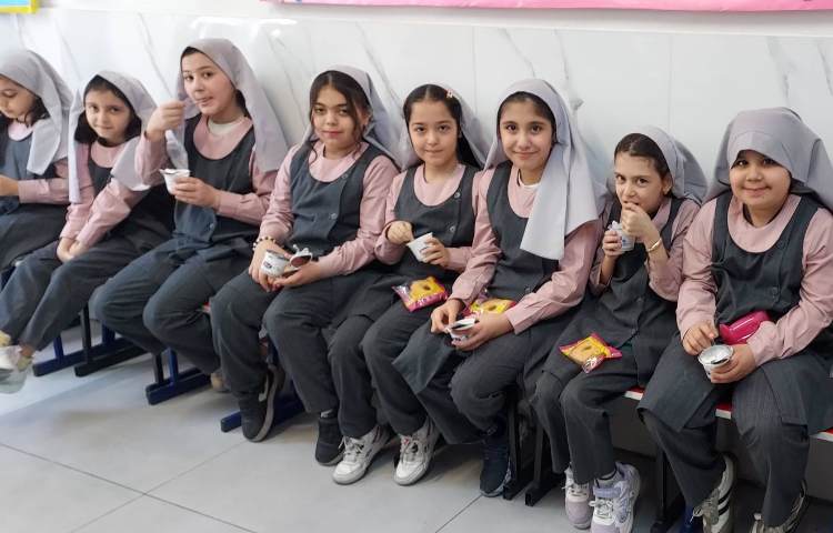 تقدیر اولیا از پرسنل مدرسه 6