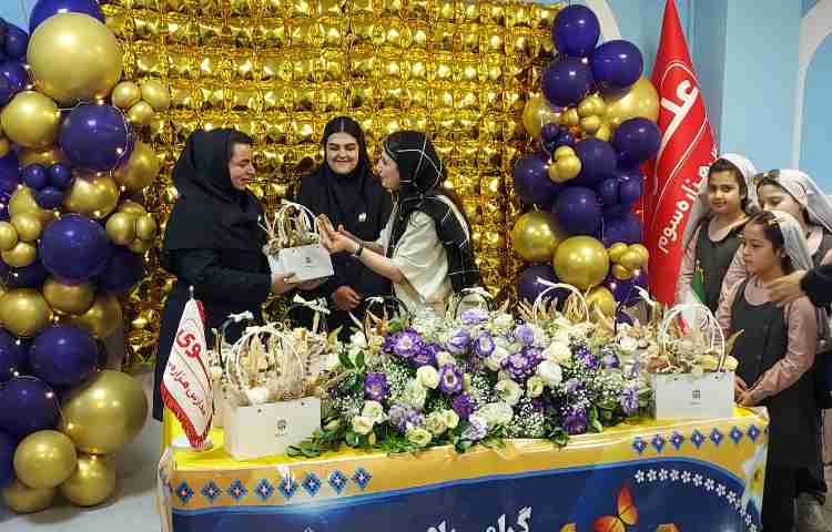 تقدیر اولیا از پرسنل مدرسه 8