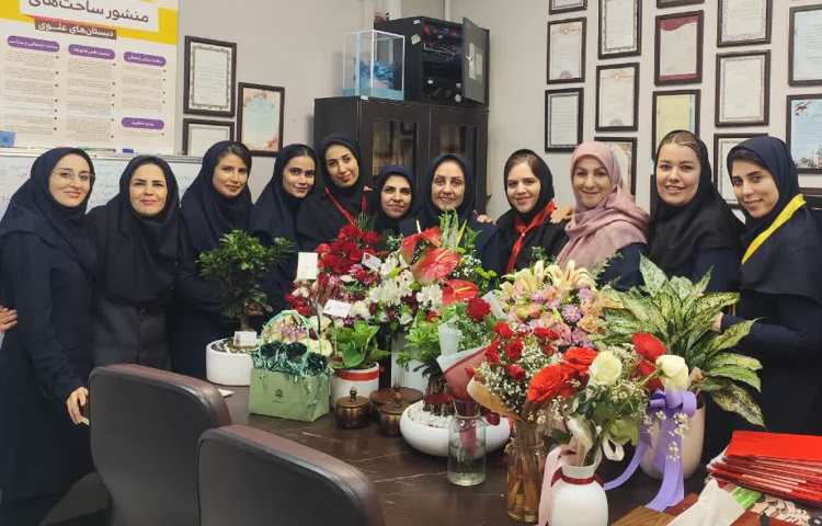 تقدیر پرسنل دبستان از مدیریت دبستان 2
