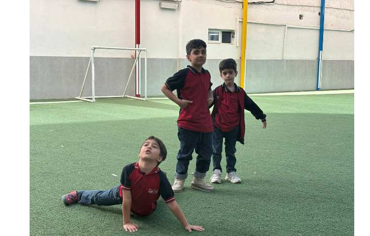 تقلید صدا و حرکات حیوانات 3