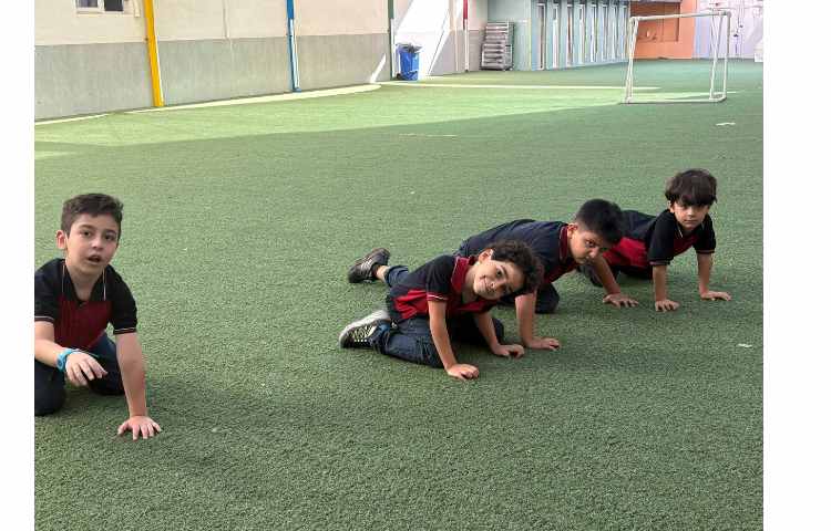 تقلید صدا و حرکات حیوانات 4