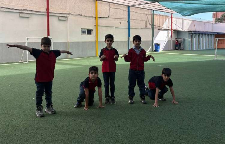 تقلید صدا و حرکات حیوانات 7