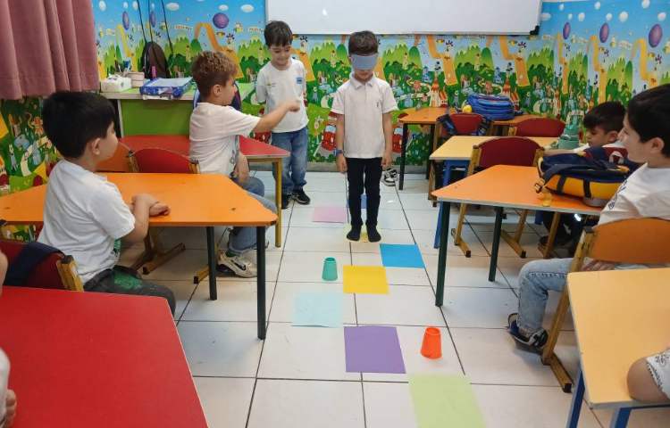تقویت دقت و جهت‌یابی با لیوان‌های رنگی 4