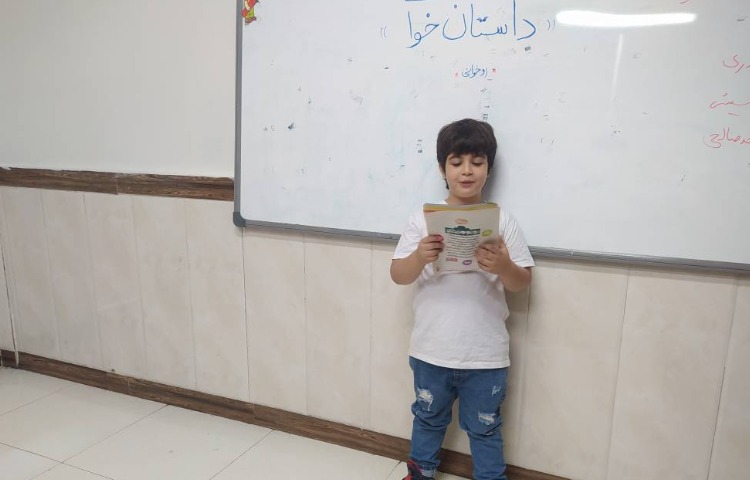 تقویت روان خوانی با هدف تقویت مهارت خواندن ، درک و تحلیل مناسب از متن ، تقویت فن بیان و زبان بدن و گ 3