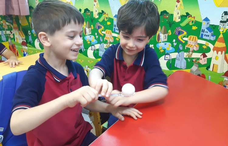 تقویت مهارت دست‌ورزی در زنگ زبان انگلیسی 3