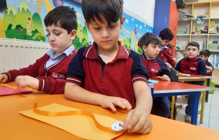 تقویت مهارت دست‌ورزی در زنگ زبان انگلیسی