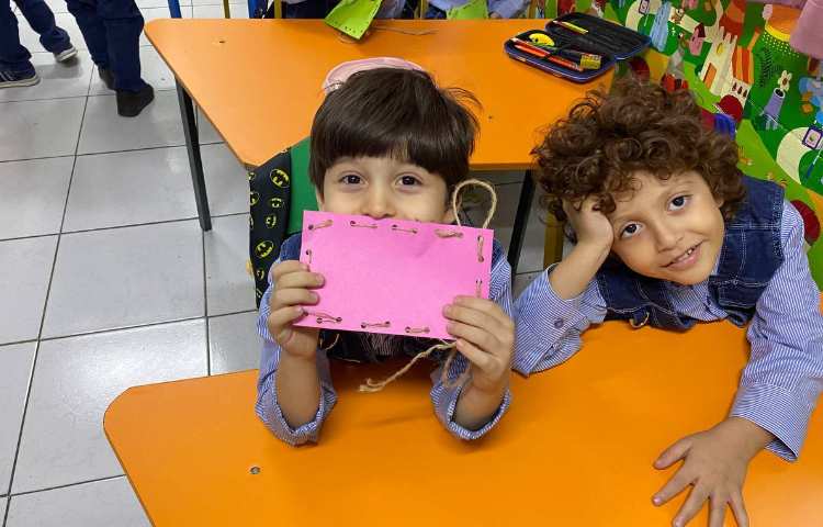 تقویت مهارت دست ورزی در کلاس زبان