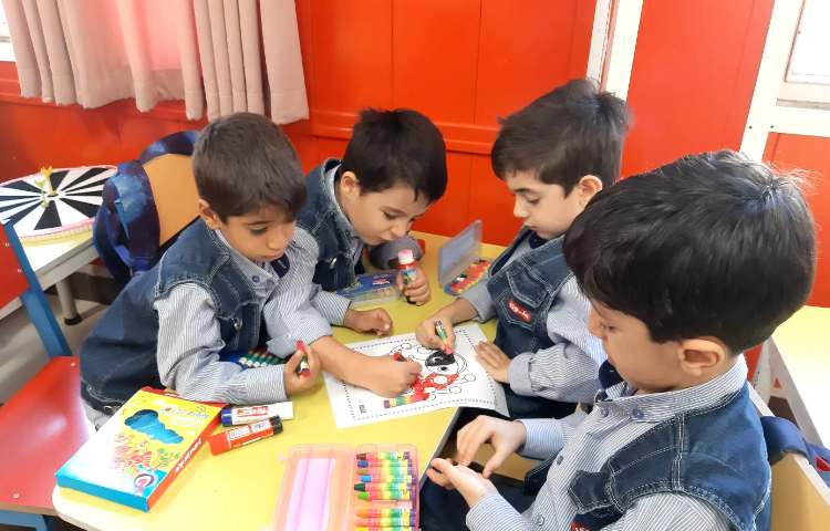 ( تقویت مهارت دست ورزی در کلاس )