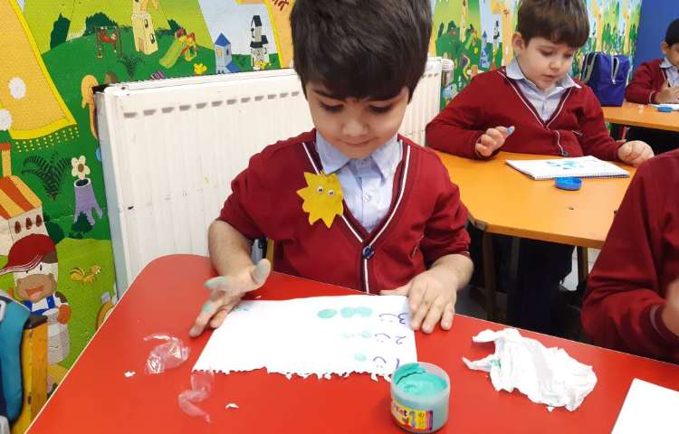 تقویت مهارت دست‌ورزی و تمرین اعداد یک تا سه-زنگ زبان عمومی 1