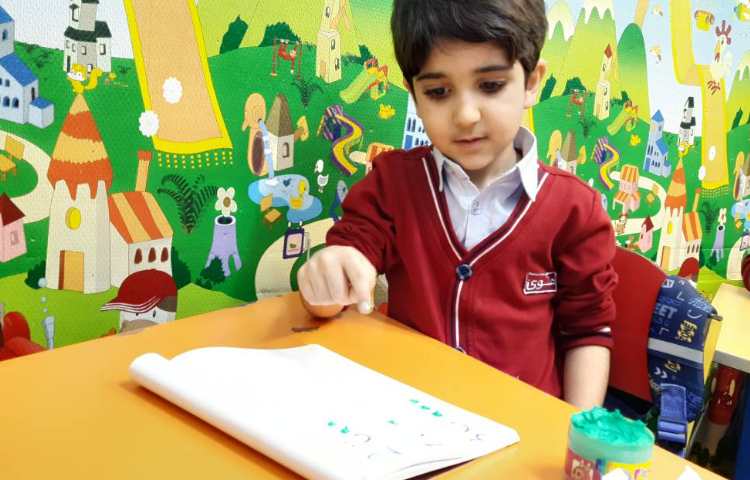 تقویت مهارت دست‌ورزی و تمرین اعداد یک تا سه-زنگ زبان عمومی 3