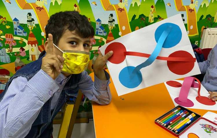 تقویت مهارت دست ورزی و مرور رنگ ها به زبان انگلیسی 2