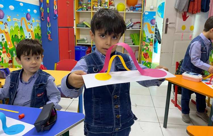 تقویت مهارت دست ورزی و مرور رنگ ها به زبان انگلیسی