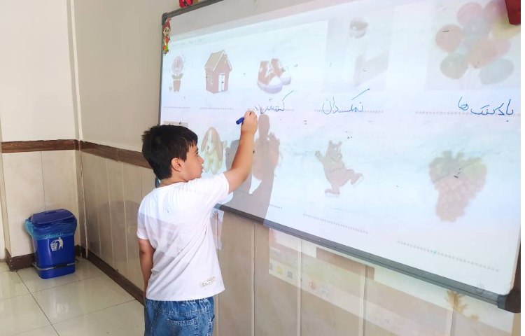 تقویت مهارت های املا نویسی با هدف تقویت دقت و تمرکز، تقویت هماهنگی بین چشم و دست در کلاس اجرا شد