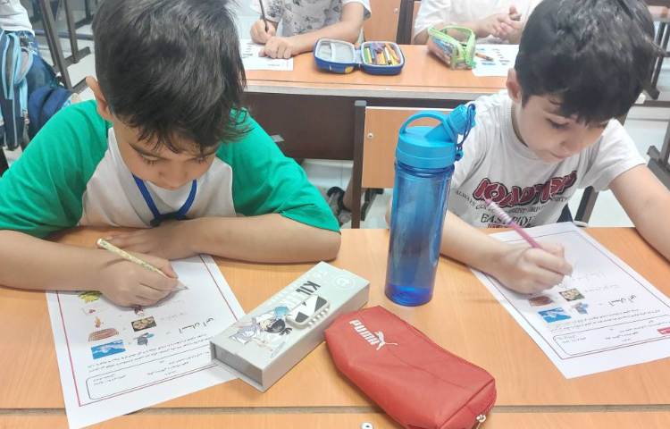 تقویت مهارت های املا نویسی با هدف تقویت دقت و تمرکز، تقویت هماهنگی بین چشم و دست در کلاس اجرا شد