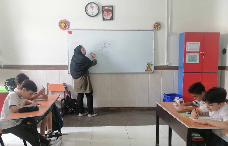 تقویت مهارت های املا نویسی با هدف تقویت دقت و تمرکز، تقویت هماهنگی بین چشم و دست در کلاس اجرا شد.