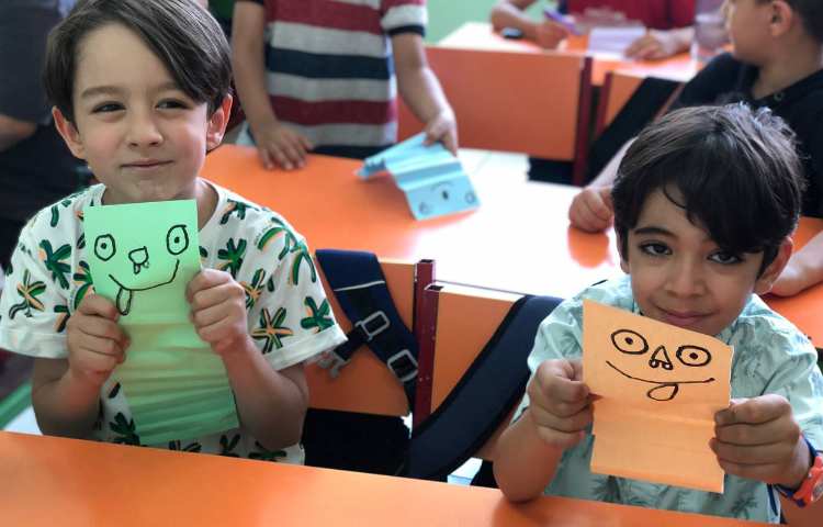 تقویت مهارت های حرکتی در کنار آموزش زبان 1