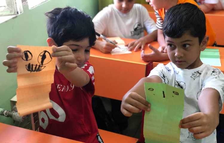 تقویت مهارت های حرکتی در کنار آموزش زبان 2