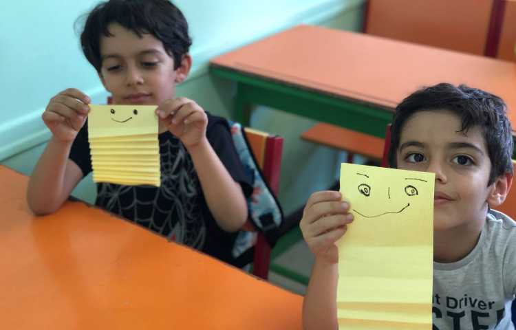 تقویت مهارت های حرکتی در کنار آموزش زبان 2