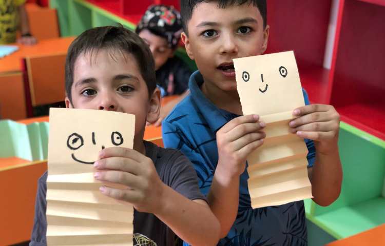 تقویت مهارت های حرکتی در کنار آموزش زبان