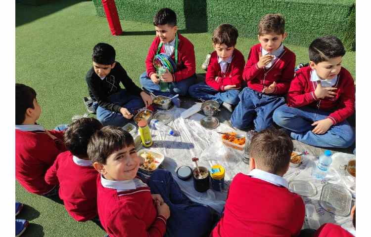 تقویت همکاری و همدلی در دانش آموزان یک ناهار دورهمی 1