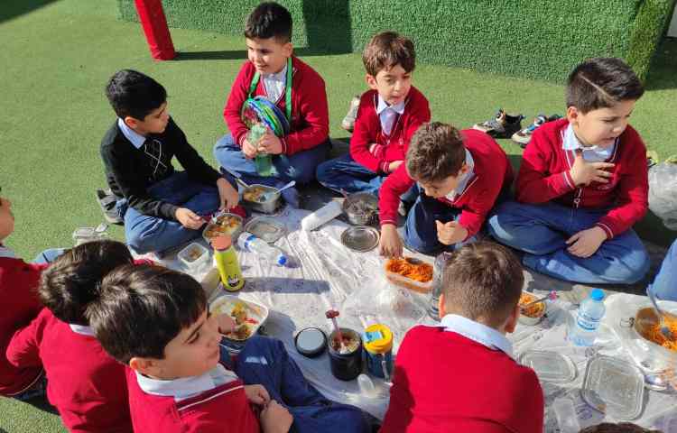 تقویت همکاری و همدلی در دانش آموزان یک ناهار دورهمی 2