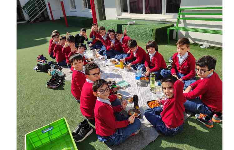 تقویت همکاری و همدلی در دانش آموزان یک ناهار دورهمی 5